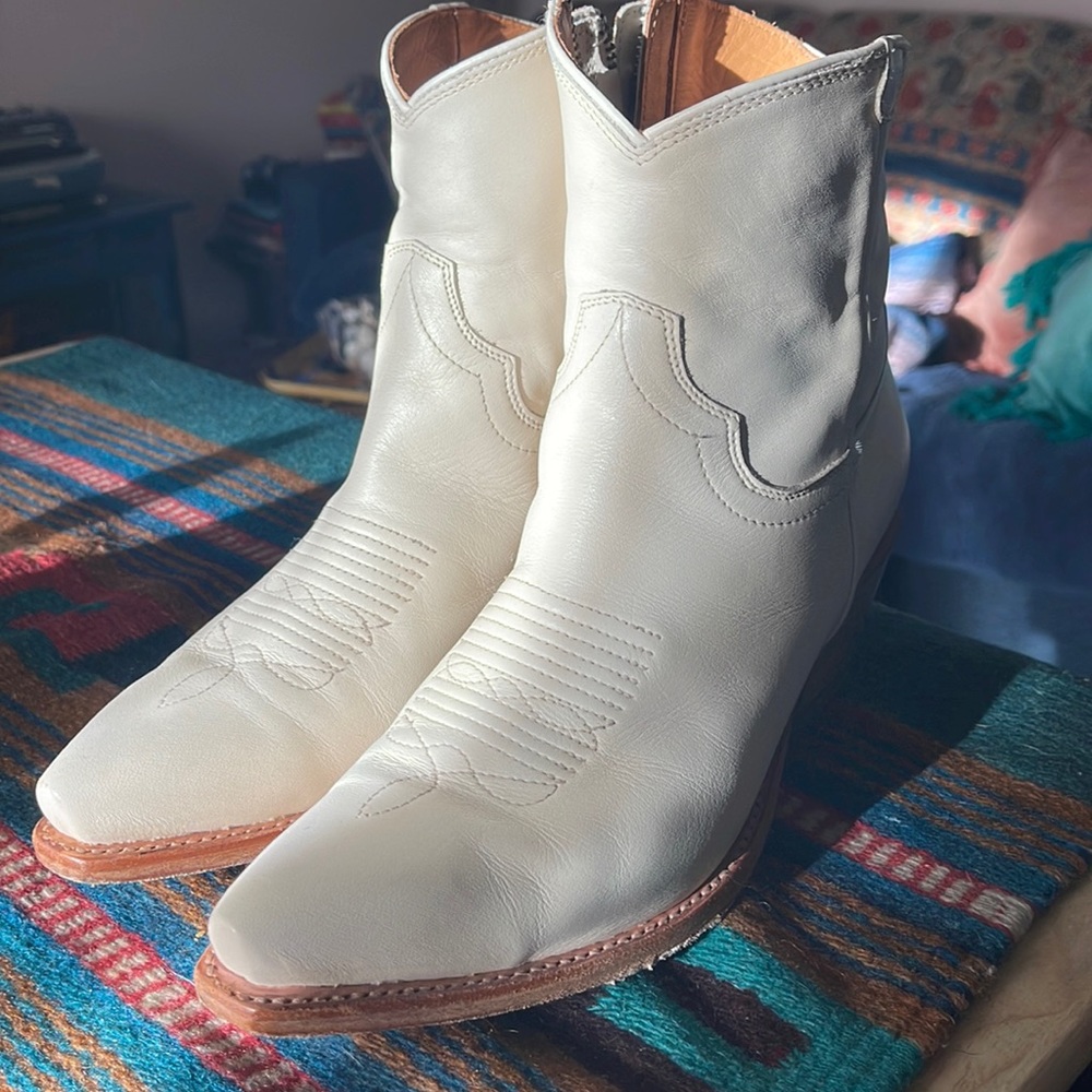 TECOVAS SOLD!!!  Daisy boot barely worn purchased one month ago!